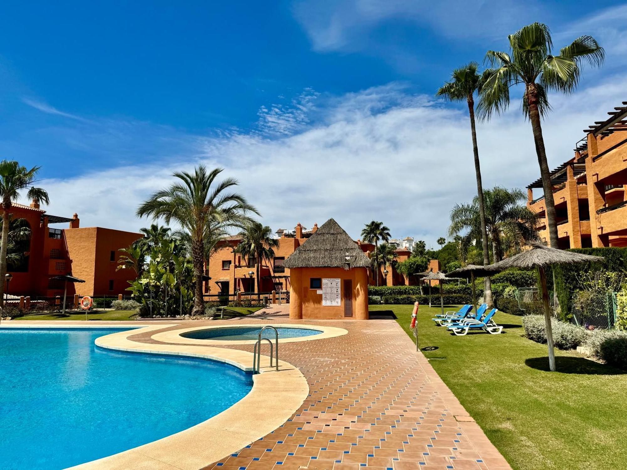 Piso De Lujo Totalmente Equipado A Estrenar Para 6 Estepona Exterior foto