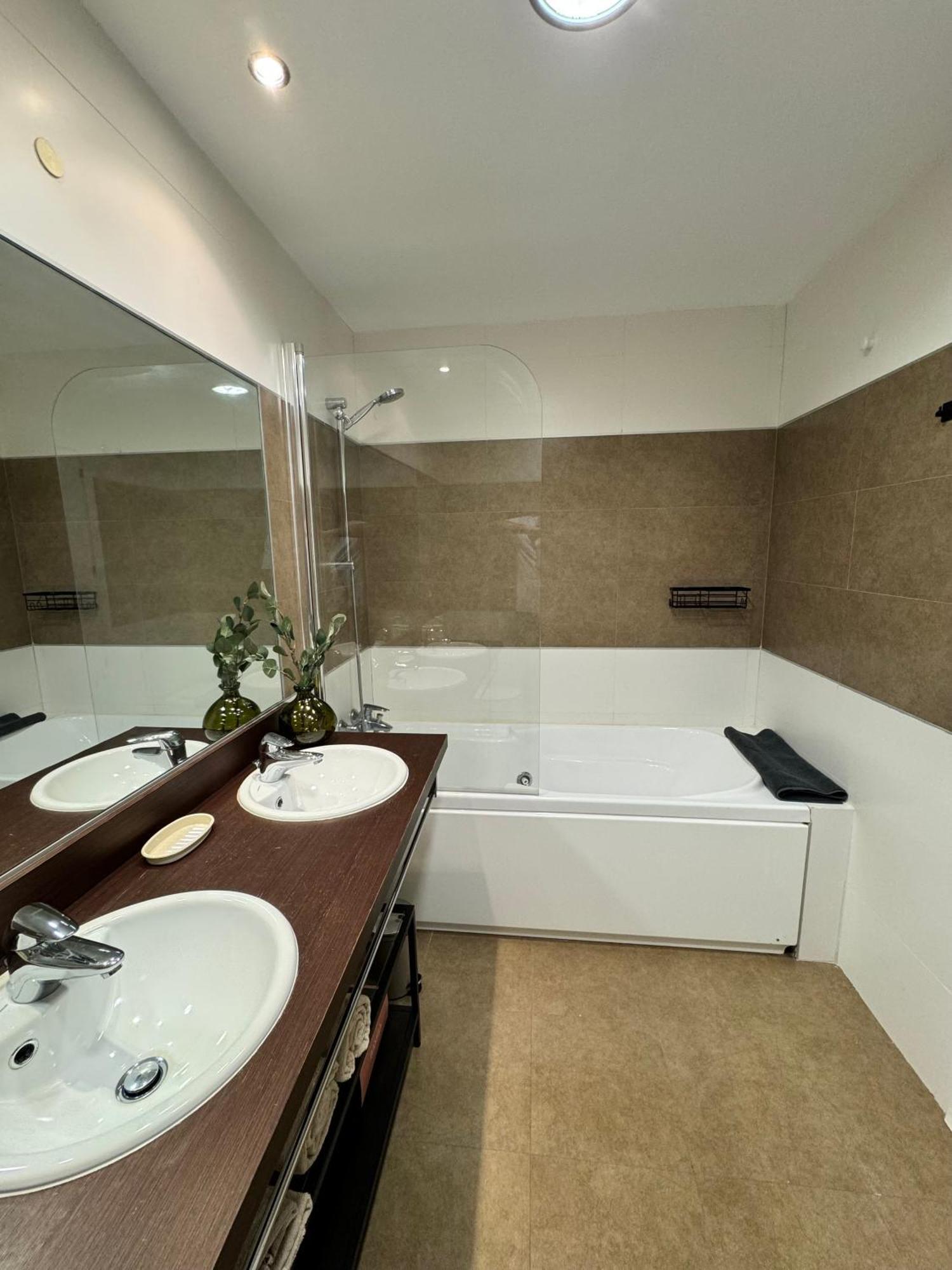 Piso De Lujo Totalmente Equipado A Estrenar Para 6 Estepona Exterior foto